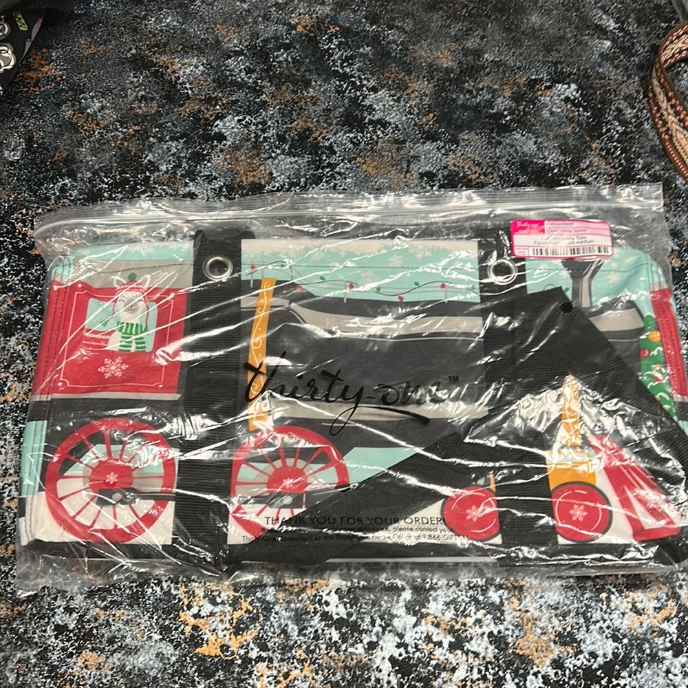 Medium utility tote